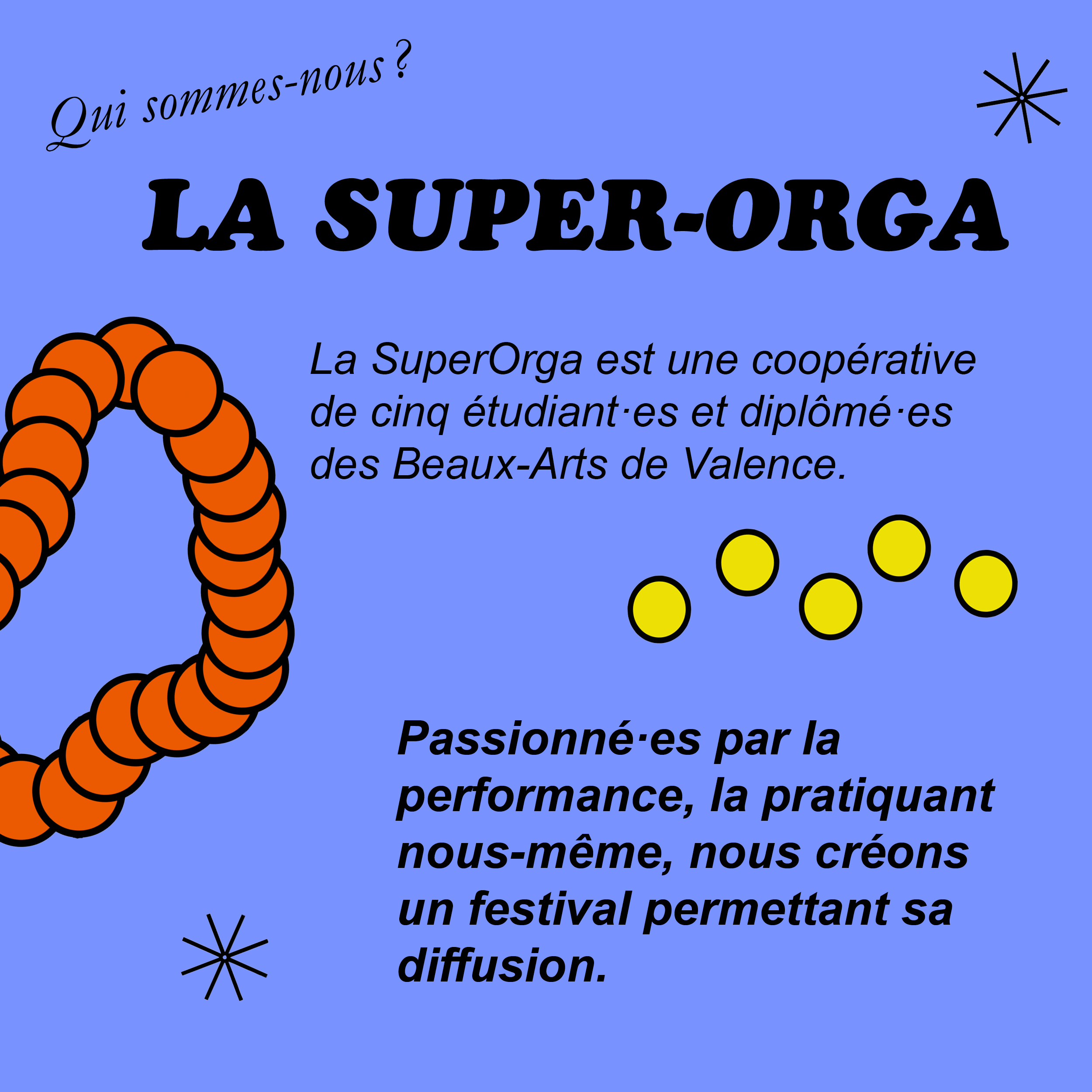 visuel pour les réseaux sociaux du festival Superformances. Présentation de la coopérative superOrga en texte noir sur fond bleu, avec des éléments (étoiles, pièces jaunes, collier orange) qui flottent autour du texte